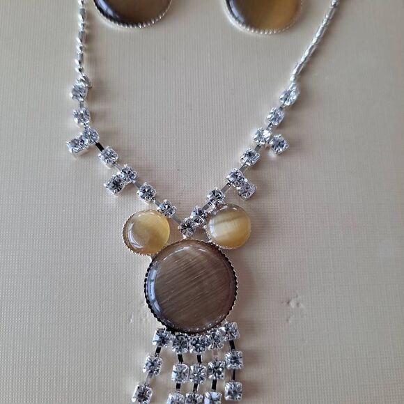 4 Necklace and earring sets for tweens nwt - Picture 7 of 15